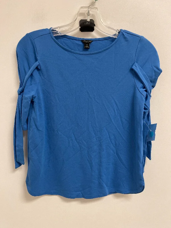 Top Short Sleeve By Ann Taylor In Blue, Size: Xsp