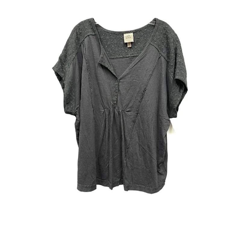 Top Short Sleeve By Knox Rose  Size: 2x