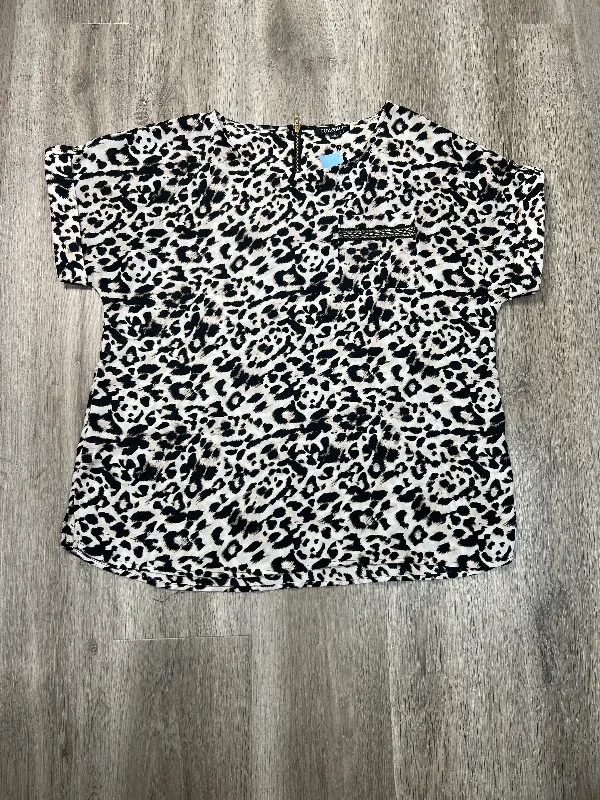 Top Short Sleeve By Roz And Ali In Animal Print, Size: L